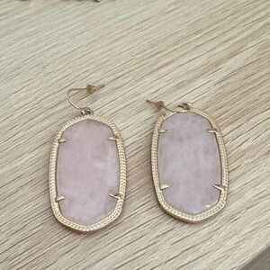 Kendra Scott Rose Quartz Oval Drop Earrings in Gold
